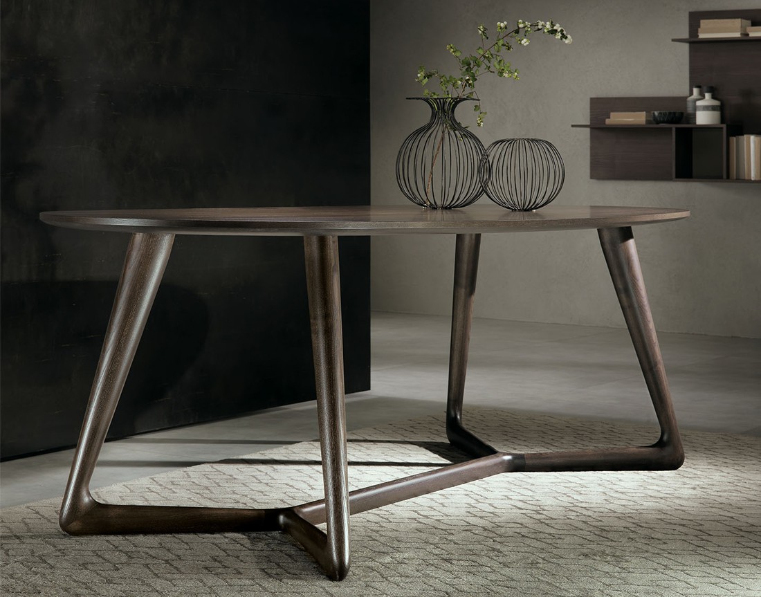 Cover: tavolo moderno piano legno ovale in ambiente moderno | Cover: modern oval wooden table in a modern living