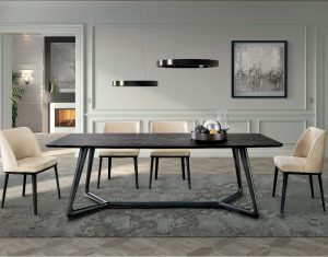 Cover tavolo da pranzo piano legno tinto nero ambiente moderno