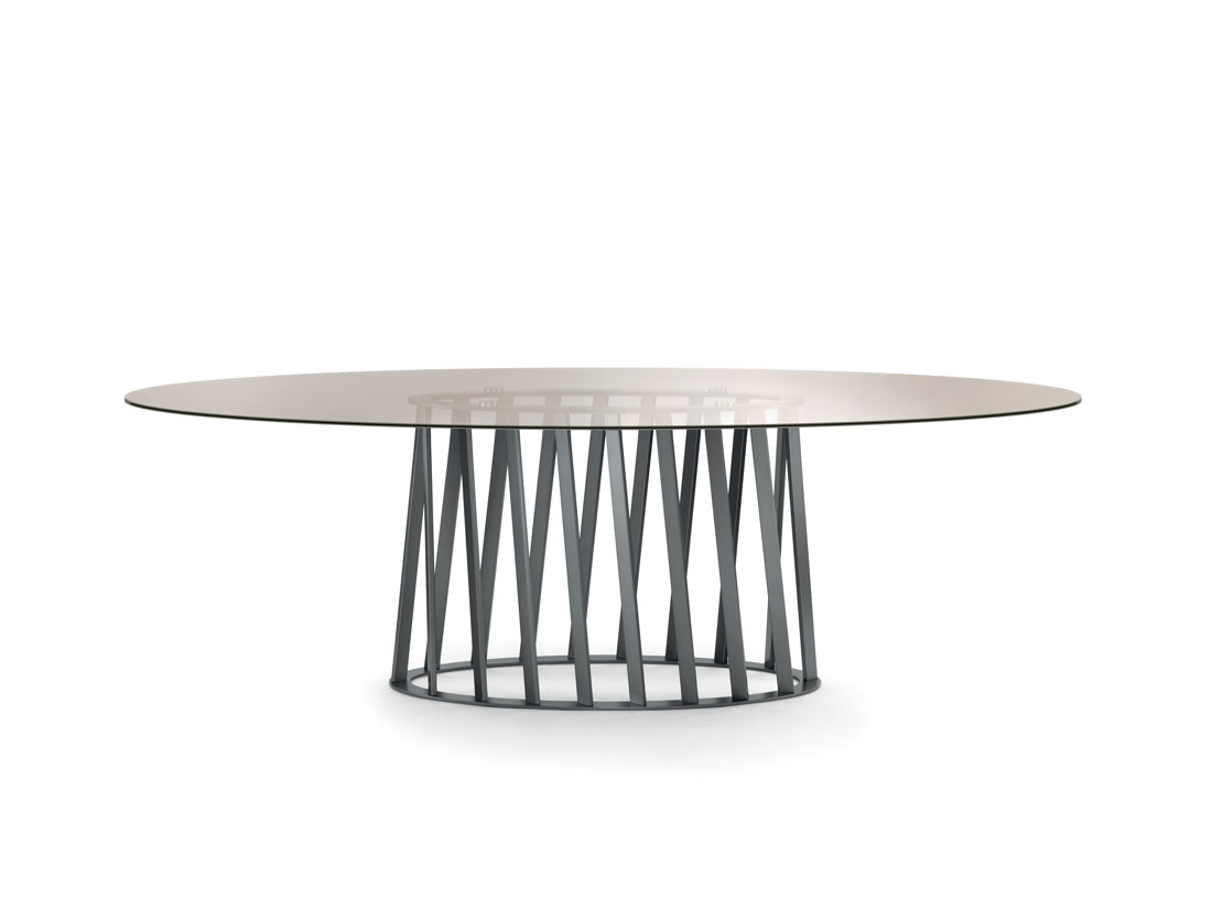 Cosmo: tavolo da pranzo con struttura in metallo verniciato / Cosmo: dining table with painted metal structure