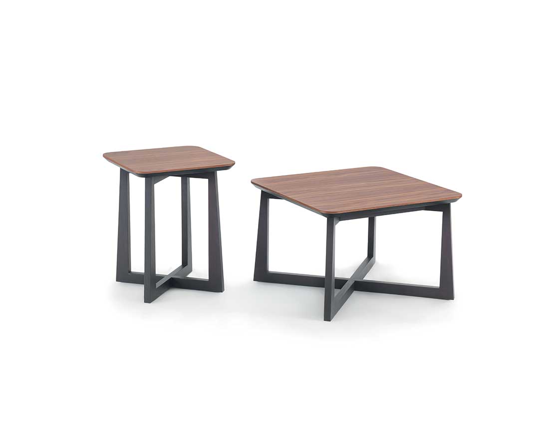 Suol-tavolini-quadrati-con-struttura-in-frassino-laccato-e-piano-in-frassino | Suol-square-tables-with-structure-in-lacquered-ash-and-top-in-ash 
